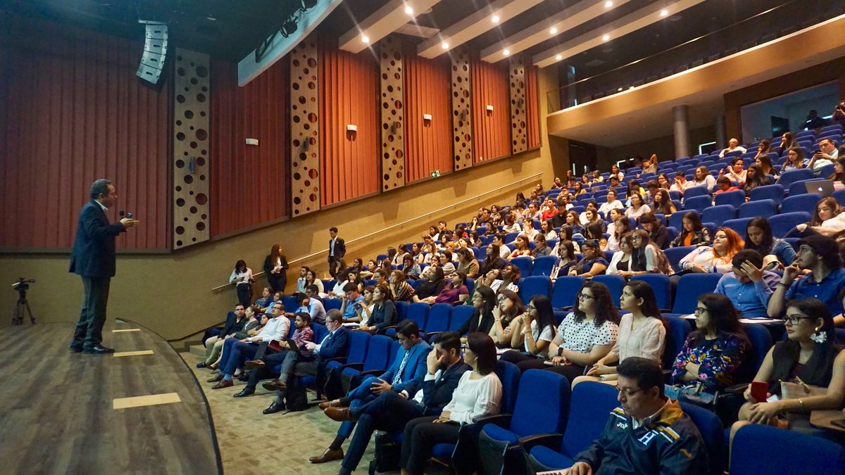 RRIISPS's tweet photo. Hemos concluido la tercera parte con mucho éxito✅
Con una magistral presentación por parte del licenciado Rafael Delgado, Director de Desarrollo Institucional de Unitec,San Pedro Sula 🇭🇳
Donde habló acerca de la realidad macroeconómica de Honduras. 
#FDU19 #FDU https://t.co/sJ5lUHp93r
