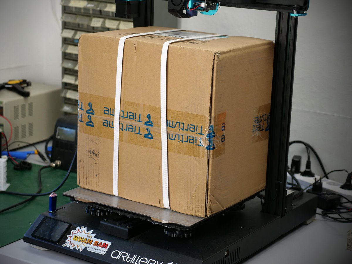 CNC_Kitchen's tweet photo. New printer arrived in the #CNCKitchen. This ones shipping box is smaller that the print volume of my Sidewinder X1. This will get interesting! https://t.co/DU2UOCesif