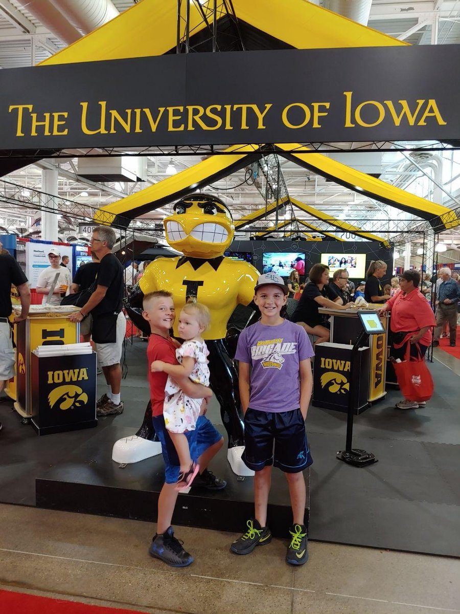 uiowa's tweet photo. It's all about the black and gold at the @IowaStateFair. Come visit us in the Varied Industries Building. Find us here: https://t.co/g5UMI5o4hS #HawkeyeStateFair ππ€ https://t.co/oaH3lHhtXw