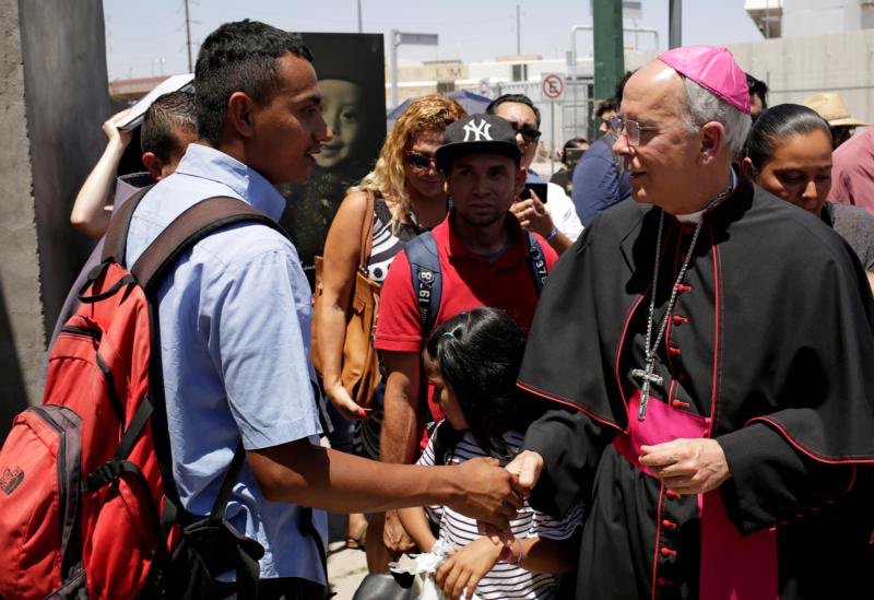 padrehayen's tweet photo. "Consuelo de Seitz, desconsuelo de Trump".
La falta de presencia de los líderes espirituales ante su pueblo atrae el disgusto de Dios. #ConsueloDeDios #Liderazgo #política #Trump #ElPasoStrong
https://t.co/ENXDz1eB2e https://t.co/3eEGrvW3Af