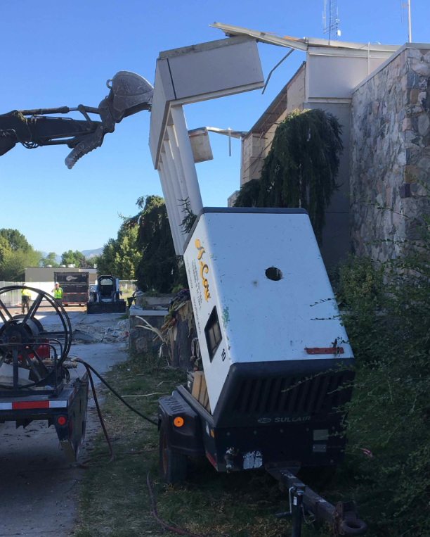 AscentCon's tweet photo. Demolition work is wrapping up on our remodel of the Bountiful City Hall. @BountifulCityUT #CityHall #Bountiful #Demo #Construction #Utah #AscentConstruction https://t.co/huRgxlt2Ea
