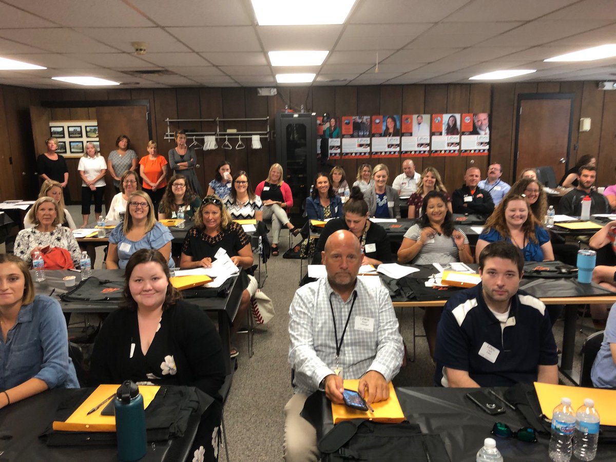 greghunt7's tweet photo. So excited to have the opportunity to speak with the new Slicer Teachers at the New Teacher Orientation. It is going to be an outstanding school year. #OnceASlicerAlwaysASlicer #slicers #lpcsc #LPontheRise https://t.co/mN37Cy4Qim