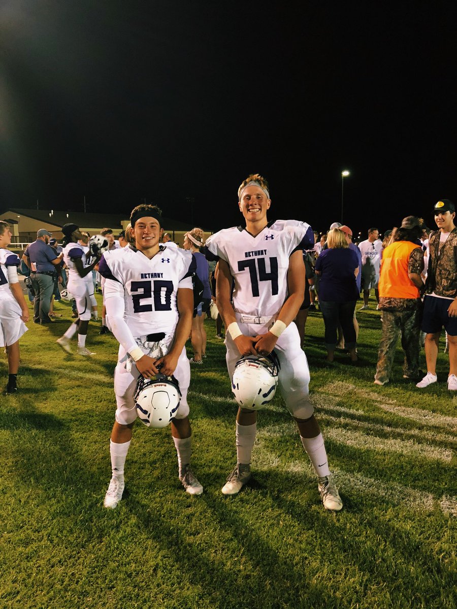 J_KKyle's tweet photo. Happy birthday to my roomie 😎⚡️ love ya dude hope it’s a good one!!#boltzup #smite https://t.co/e84YCva0Ev