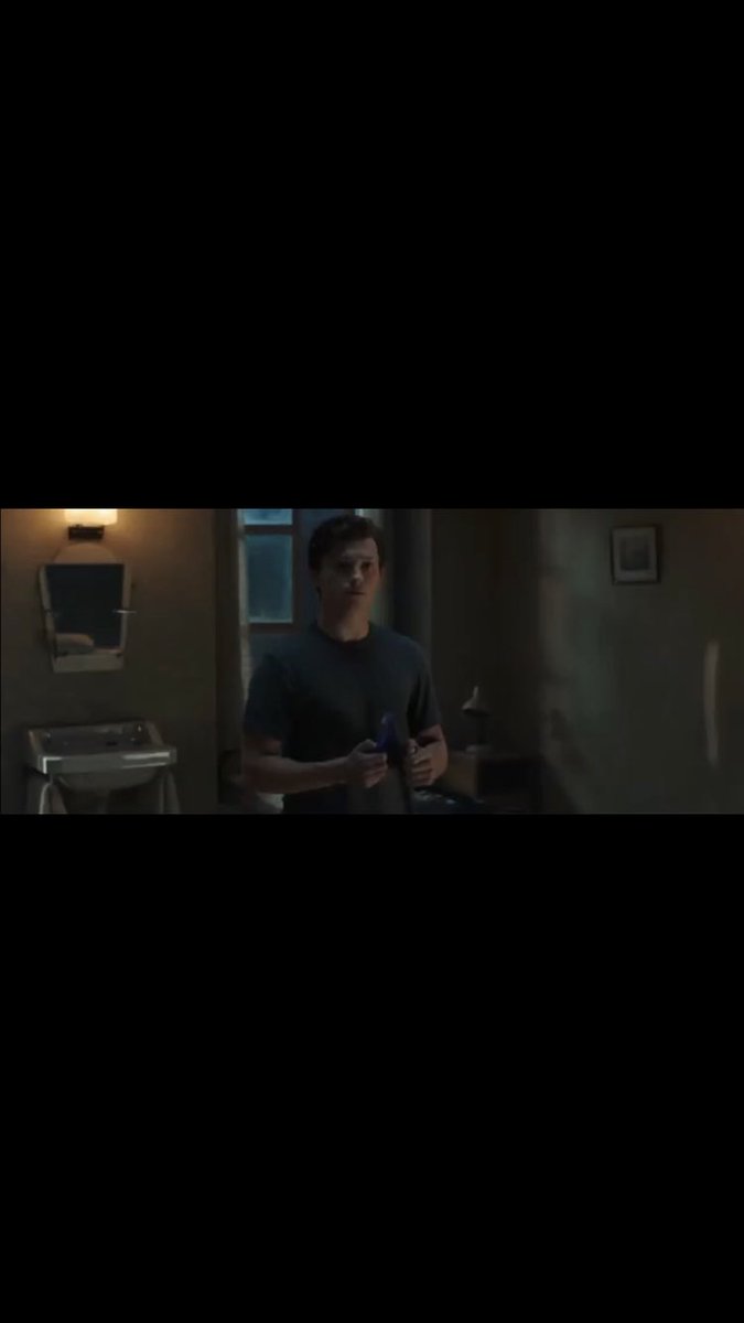 sofieciulla's tweet photo. i just realized.....,,,,,, these marvel easter eggs are getting too good https://t.co/0I7dFx7Og3