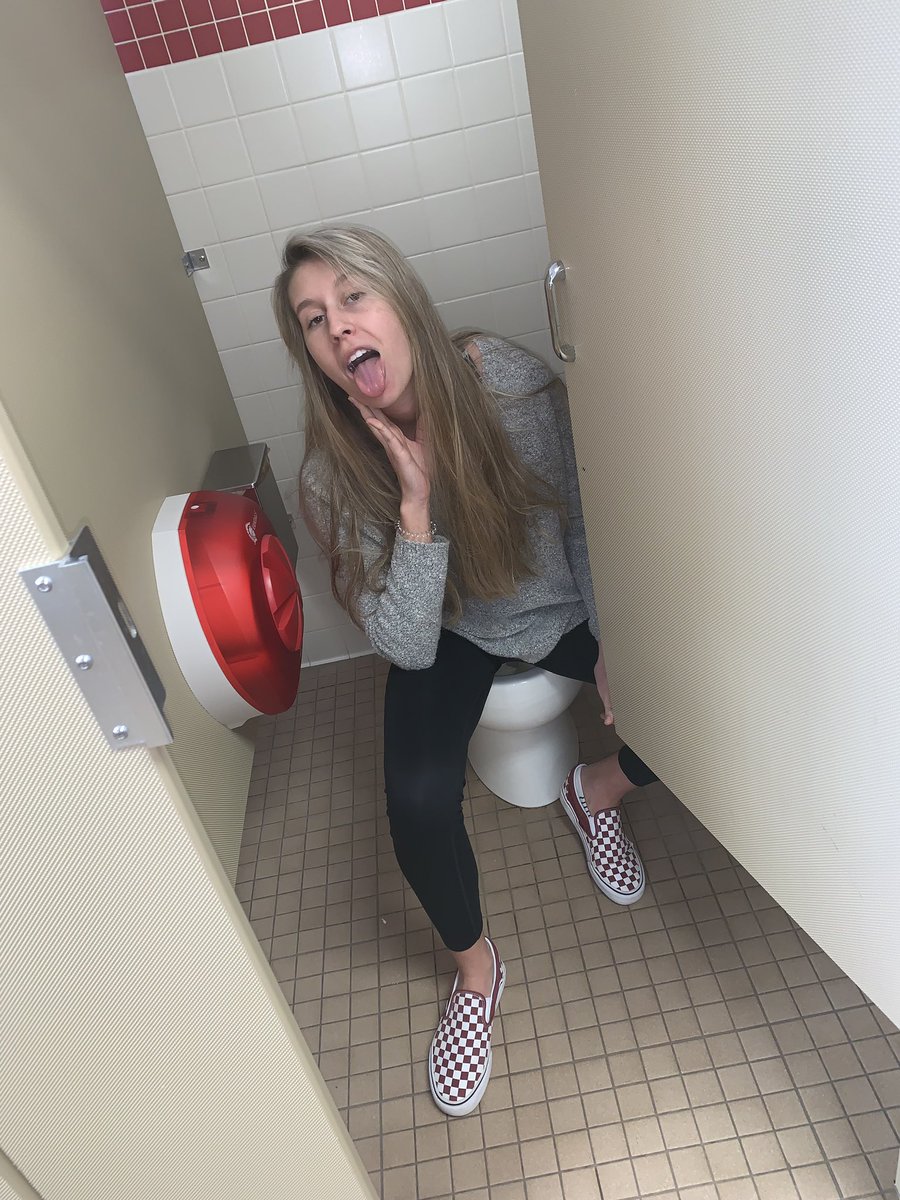 hannahdaniel33's tweet photo. my girl is finally 18!!! happy birthday ky!! i hope you have the best day, go live it up! love you sm💕 https://t.co/XGunEphDe4