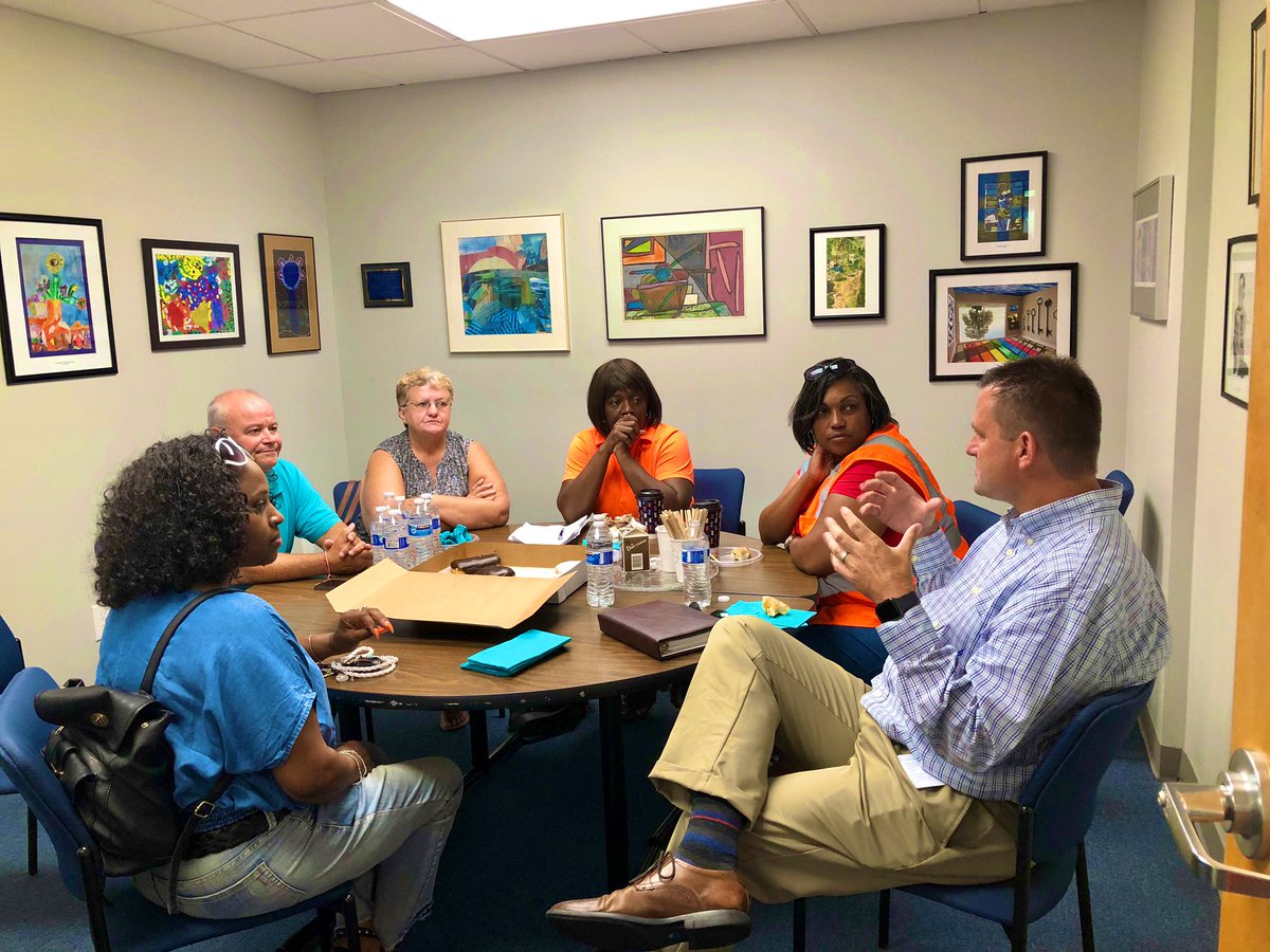 johnson_r2's tweet photo. Thanks @TimWeberWyoming for a great kick-off meeting with our new @WyomingCity Bus Drivers! 🚌 🚌🚌 🚌🚌 https://t.co/hAhrxYyYG2