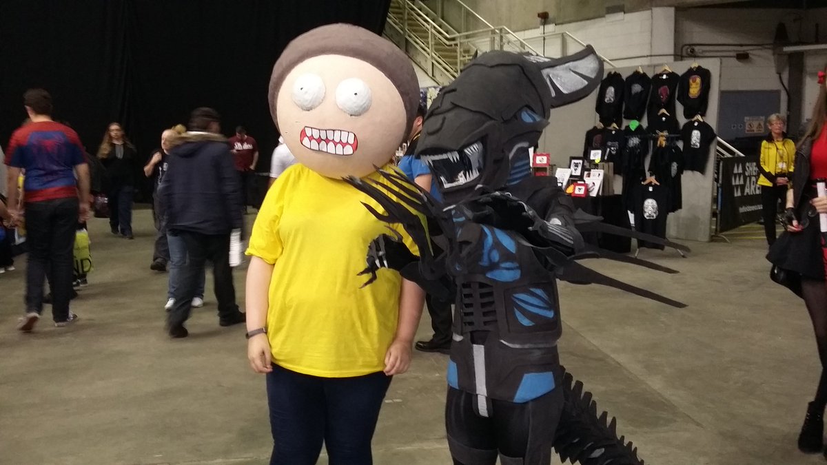 OmegaXaiden27's tweet photo. Finished pictures of my queen Xenomorph cosplay I did in 2017 this one I came second place in the cosplay competition. I even met Jenette Goldstein (Vasquez) too!
#Aliens 
#QueenXenomorph
#cosplay https://t.co/shAy9Ew0Bm
