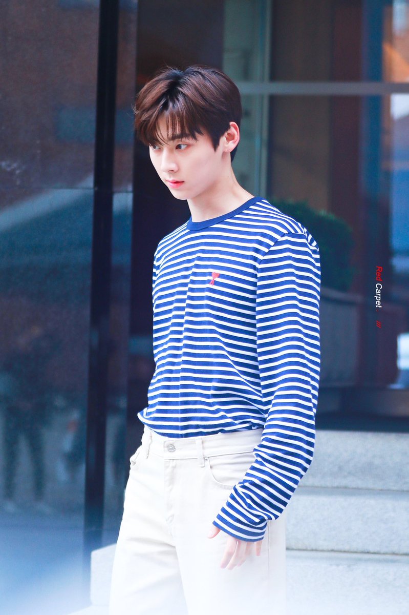 cozyminhee's tweet photo. 넌 나의 UNIVERSE, UNIVERSE 💫
#한여름의_시작_생일축하해_민현아 #Happy_MINHYUN_Day https://t.co/d3kxgFHFAV