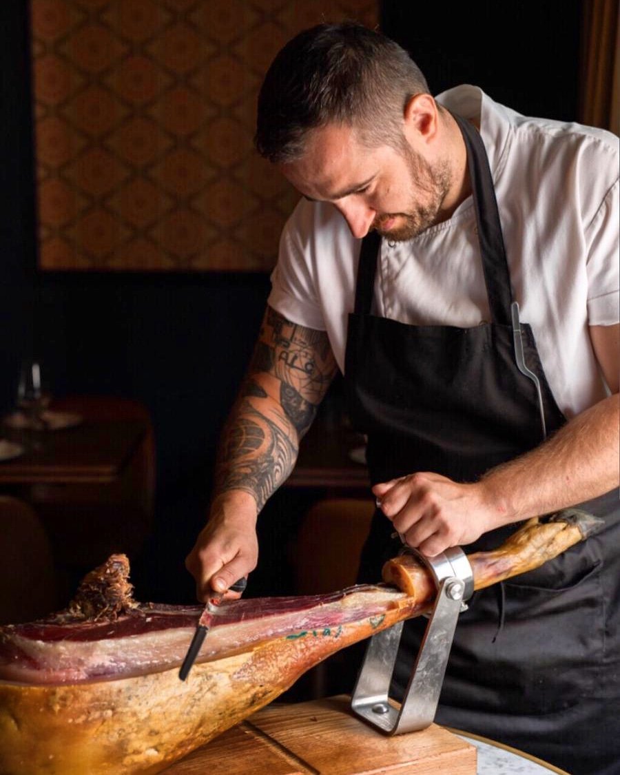 Our Head Chef Lukasz Kielbasinski hand carving some jamon iberico de bellota.

Come to Opera Tavern for an aperitif and a charcuterie board!

#operatavernldn #coventgarden #coventgardenrestaurant #london #londontapas #londonrestaurant #saltyardgroup