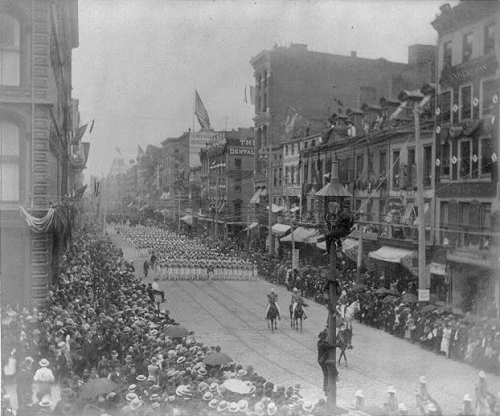 The funeral for former General and President Ulysses S. Grant took place in New York City #OnThisDay in 1885. More than 1.5 million people lined the streets to say goodbye to Grant, who had died at age 63 on Jul. 23. This photo is from that day. #twitterstorians