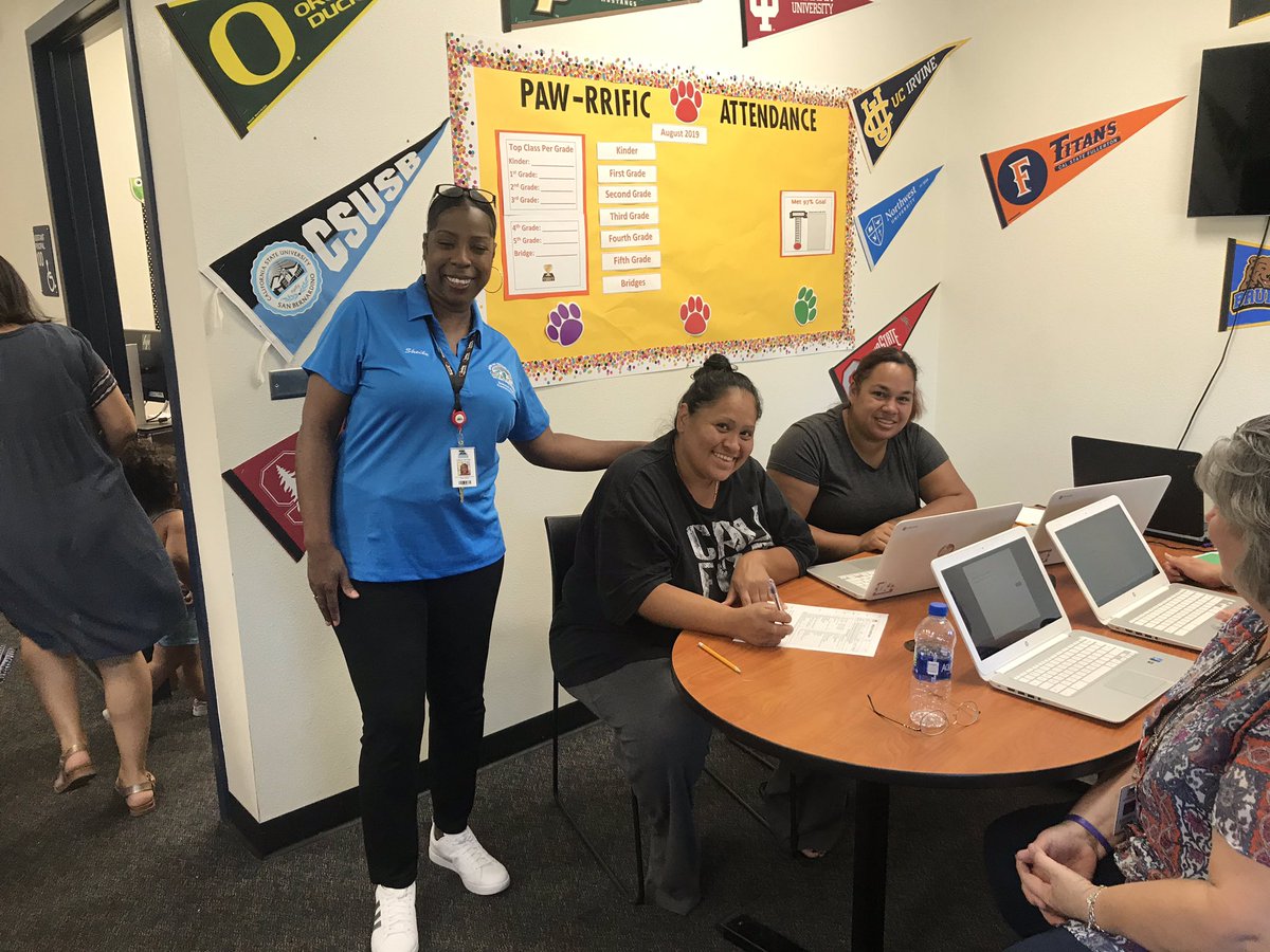 Mrs Blythe from SJUSD Parent Center on location <a href="/SJE_Tigers/">SJE</a> helping parents complete registration. Super smooth sailing this morning!