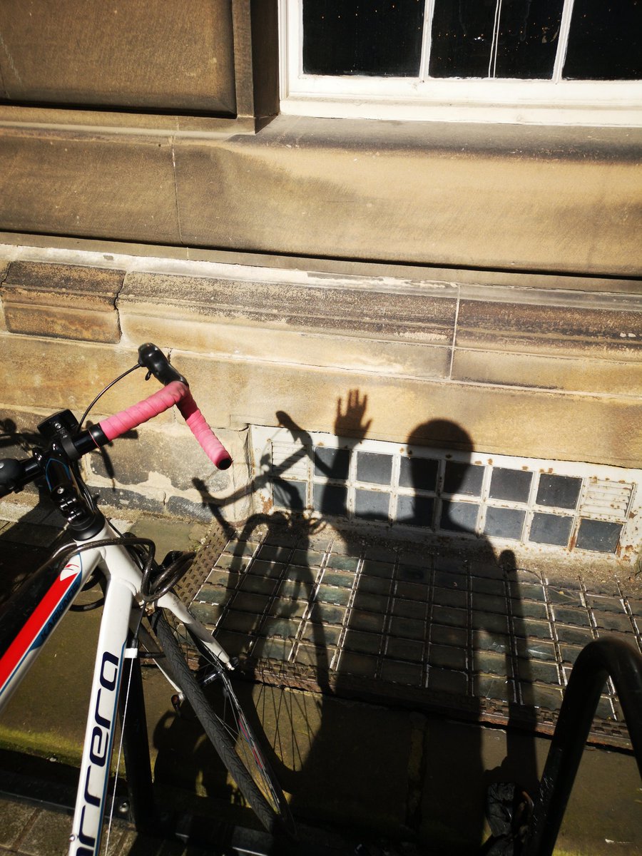 brendanowers's tweet photo. Time to battle the festival crowds #cycleEdCentral #CycletoWorkDay @EdinUniUsher https://t.co/24Uo0n6eqr