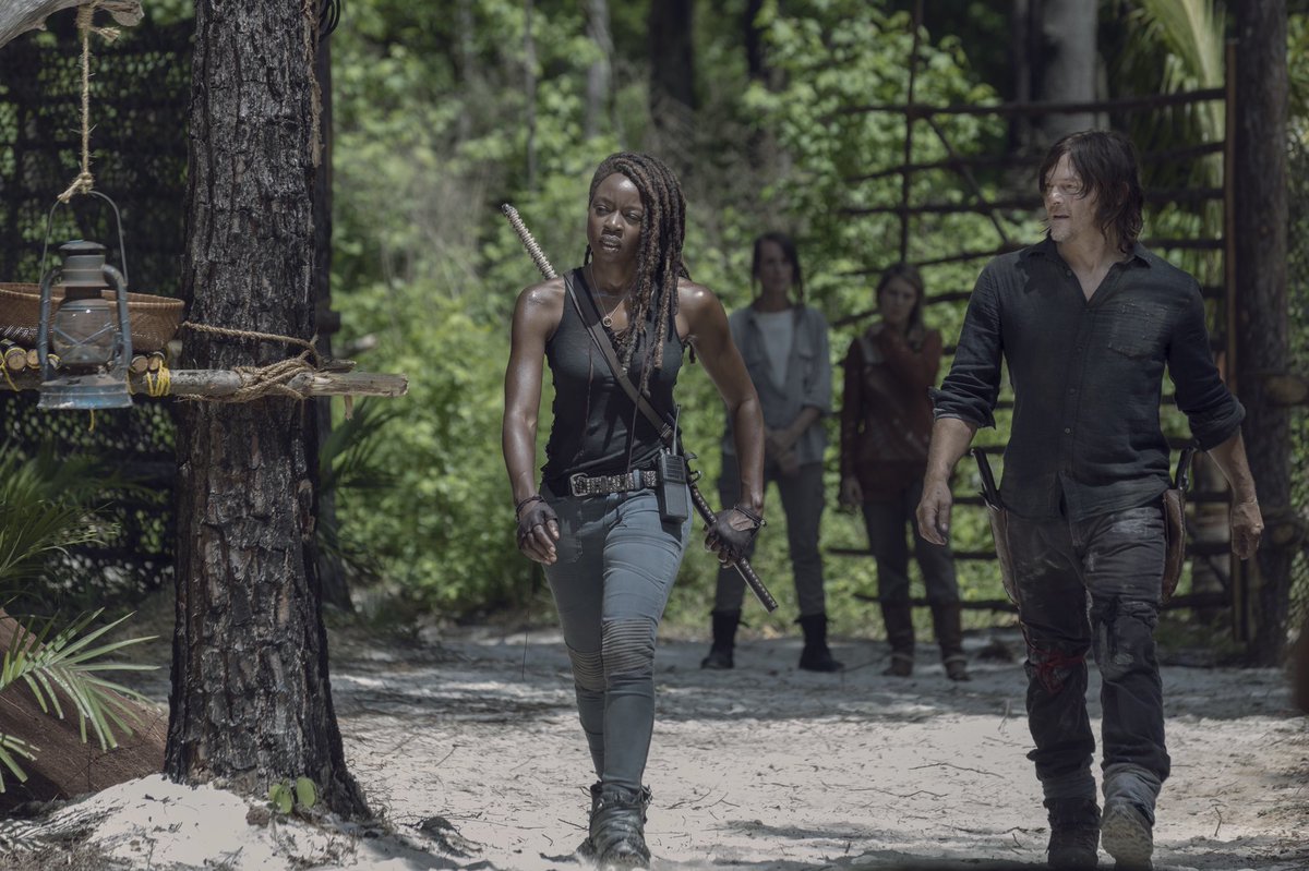 DanaiMedia's tweet photo. Legend ❤️🗡 #TWD https://t.co/lzILncZD0N