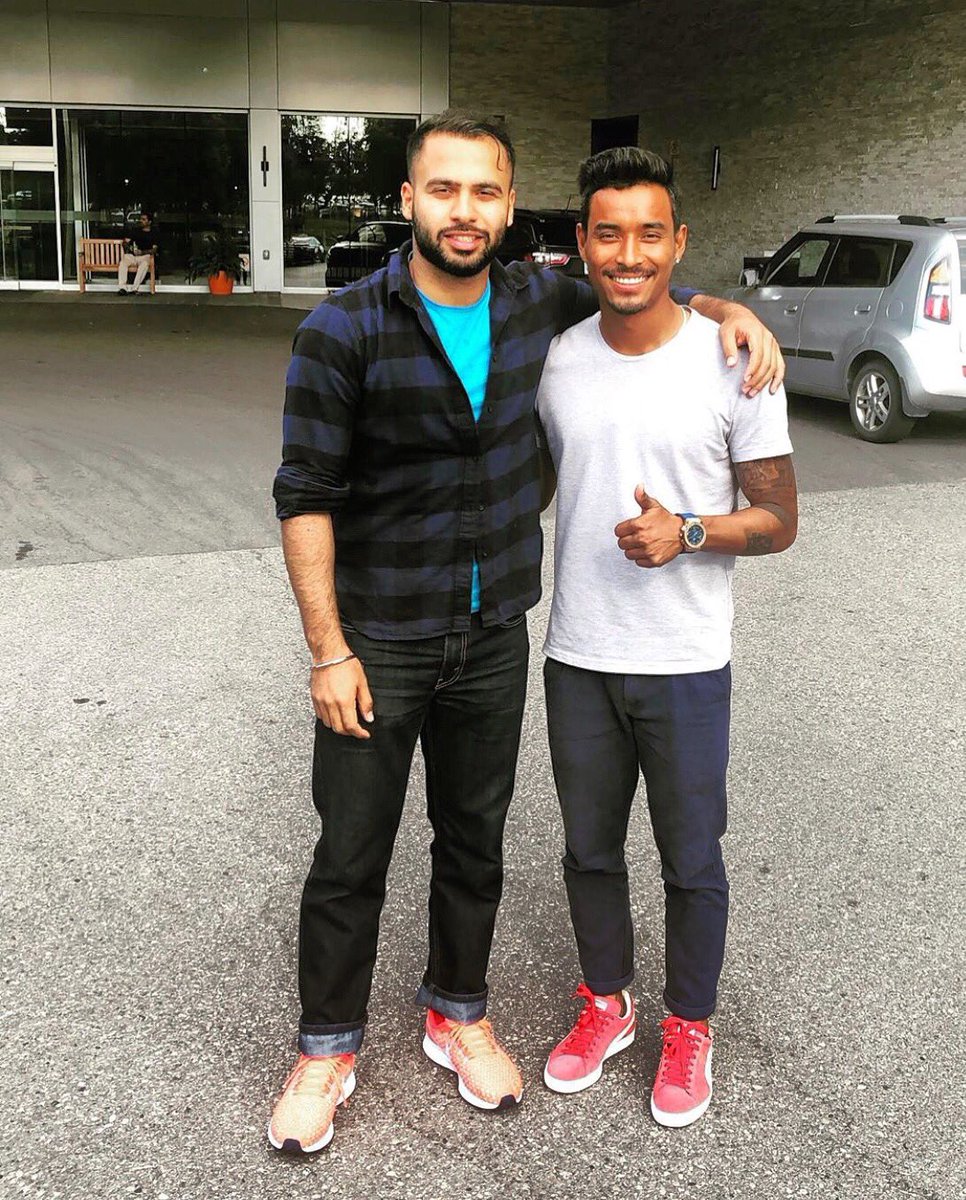 Sompal_Kami's tweet photo. When you meet your best friend after 6 years 😬😬 #friends #schoolmeet #cricketer🏏 #rememberolddays #lostoffun😉 #tharki😂😂#nevercheated 😂😂😂😂 https://t.co/8ZJtnYxfxC