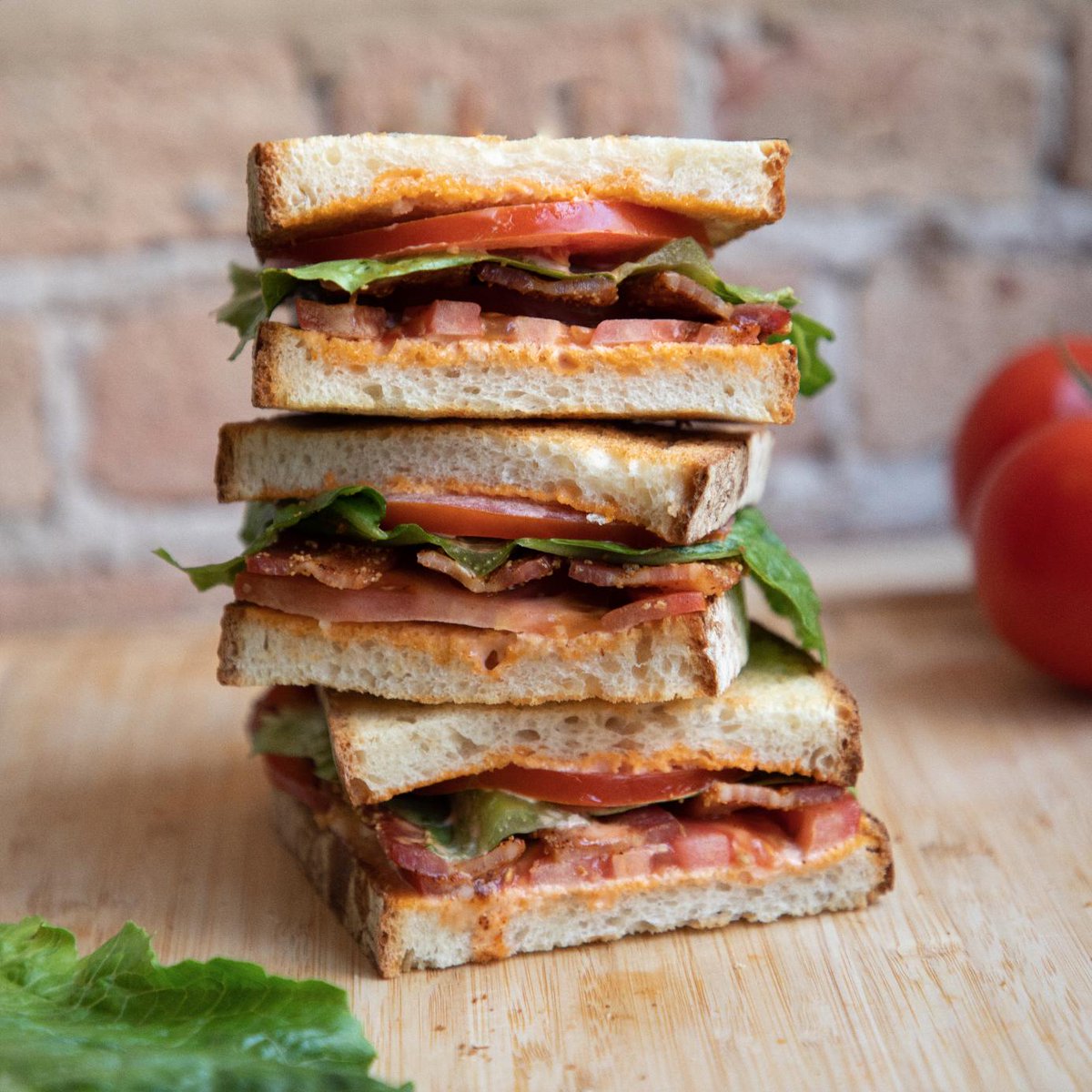 Glazed Bacon Lettuce Tomato Sandwich

turano.com/product/glazed… 🥓