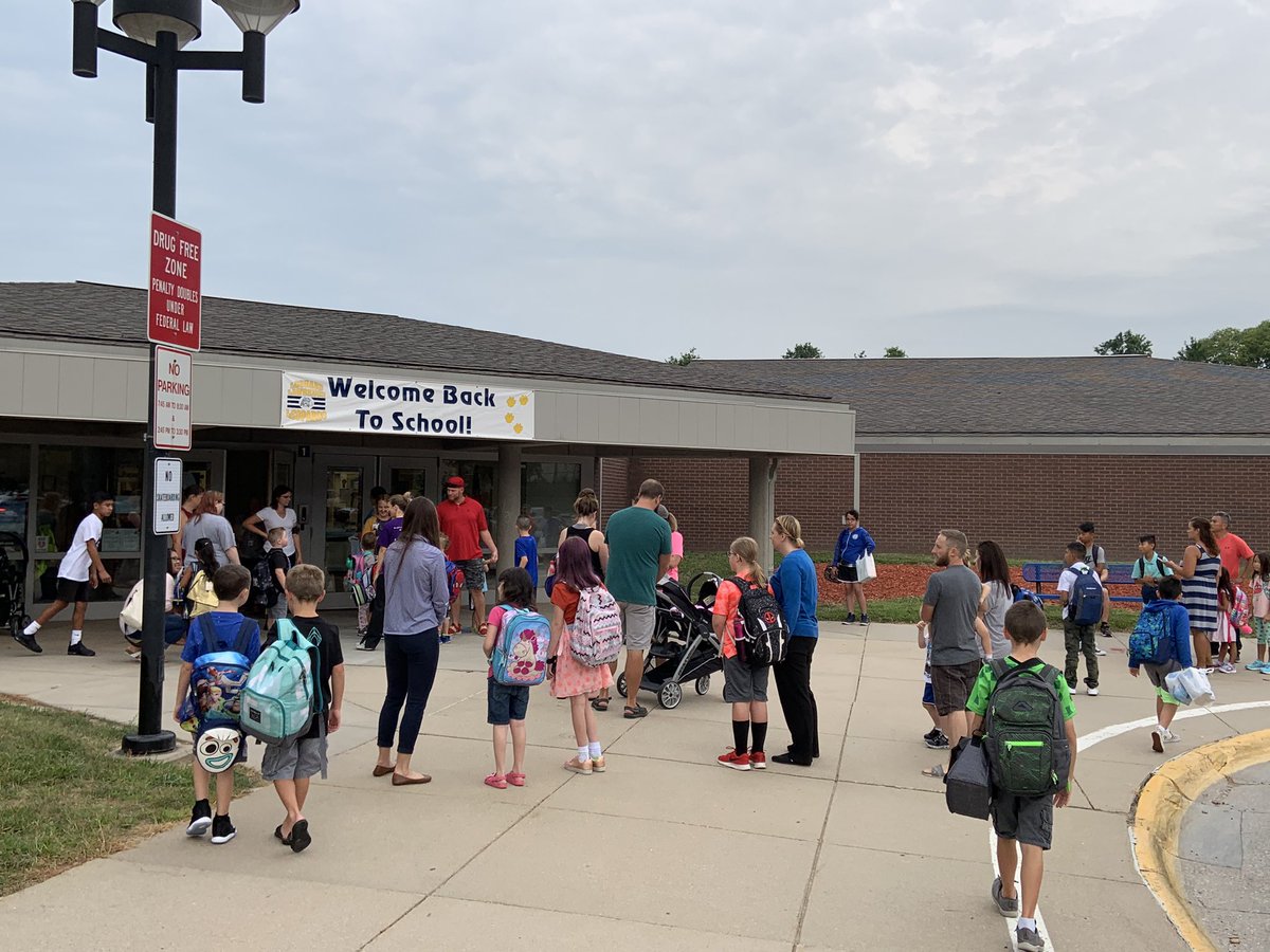 ChadZavala's tweet photo. Welcome Back @LLawrenceElem!! #bpsne #prideofLL https://t.co/zHJRlWGTfS