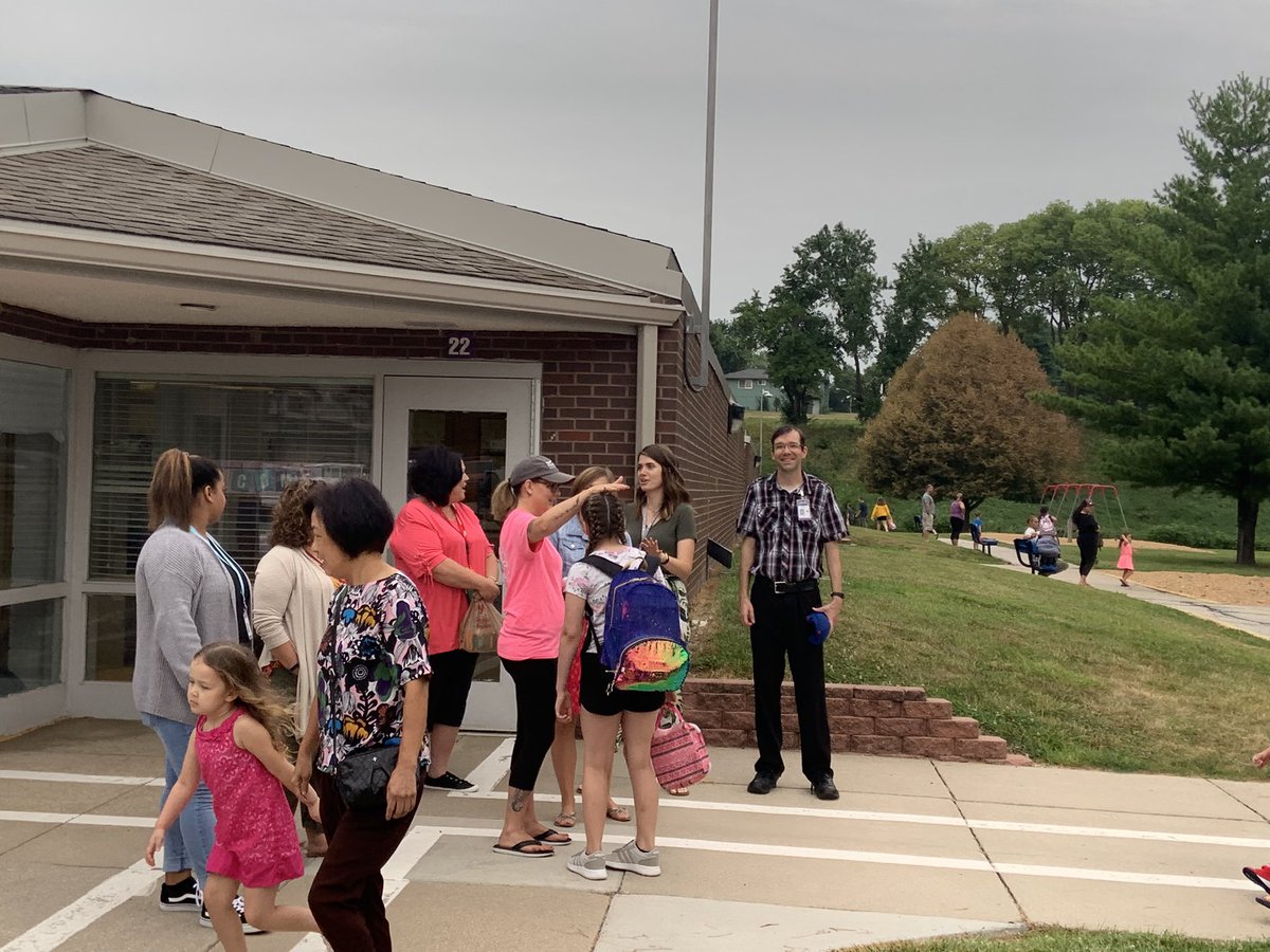 ChadZavala's tweet photo. Welcome Back @LLawrenceElem!! #bpsne #prideofLL https://t.co/zHJRlWGTfS