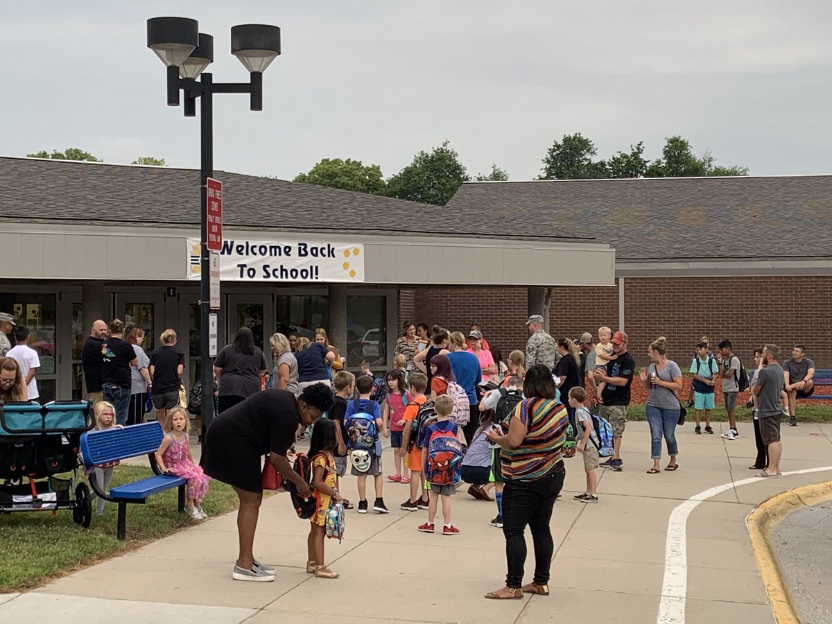 ChadZavala's tweet photo. Welcome Back @LLawrenceElem!! #bpsne #prideofLL https://t.co/zHJRlWGTfS