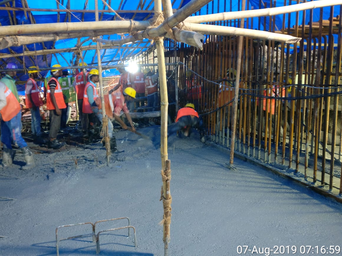 AshwiniBhide's tweet photo. With the 7th pour of 1200 cum concrete for base slab at #CSMIA T1 station 70% base slab completion is achieved for this station in #Package5 of @MumbaiMetro3. Keep it up. @CMOMaharashtra https://t.co/fvWMPb3oCY