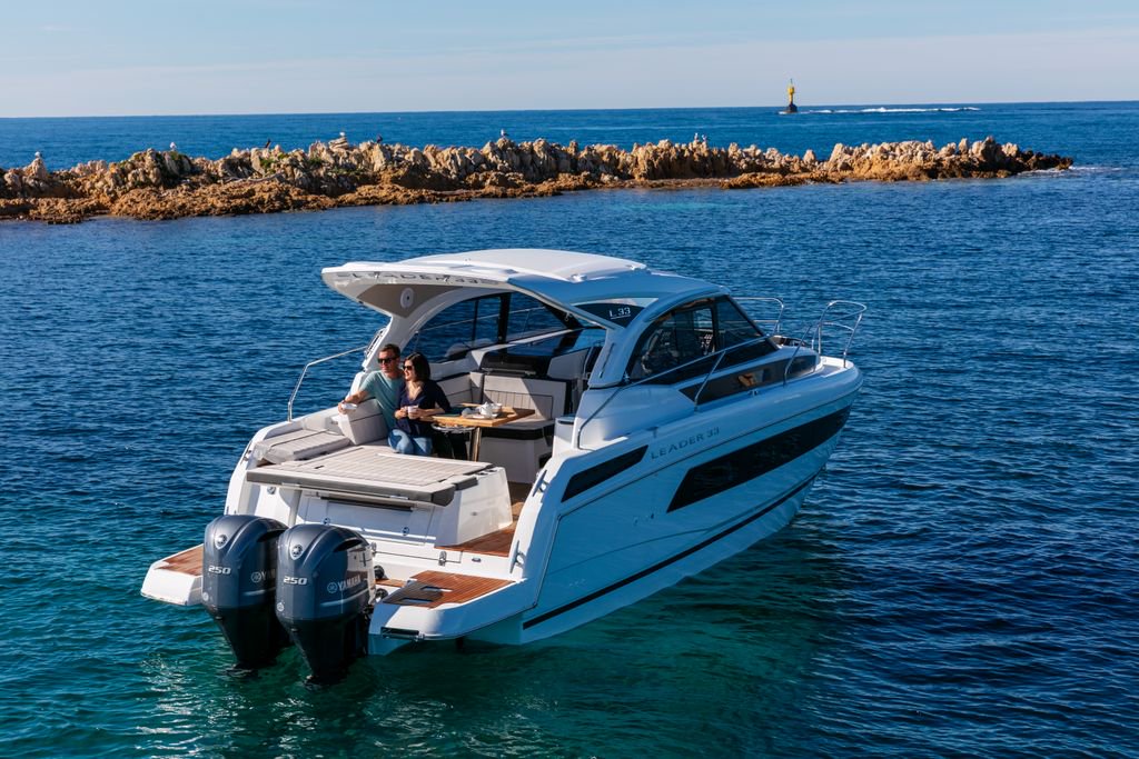 EtsJeanneau's tweet photo. The Leader 33 Outboard: an attractive outboard express. More pictures on our website: https://t.co/cOWo02TX7y

#Express #Outboard #Leader #Leader33 #Boat #Powerboat #Sport https://t.co/CMAhM6GInm