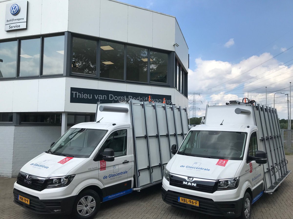 Vandaag 2 nieuwe bussen afgeleverd door Thieu van Dorst bedrijfswagens M.A.N 11 bussen nu totaal voor al uw glasschades regio #tilburg #breda #denbosch