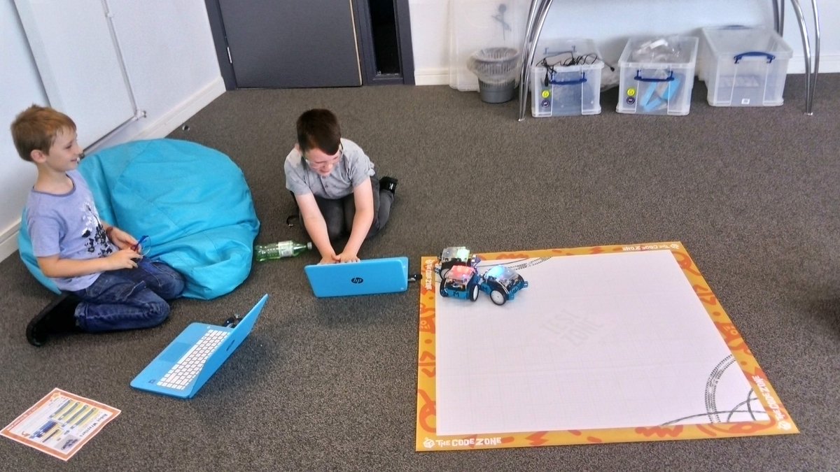 codezoneboro's tweet image. These cheeky chaps where some of the first to do some cooperative coding of their own, very entertaining to watch! 😉Teamwork will definitely come in handy for tomorrow's summer olympics inspired challenge, why not bring a bud?  buff.ly/2JdUgiR @lovembro @teessidefamily1