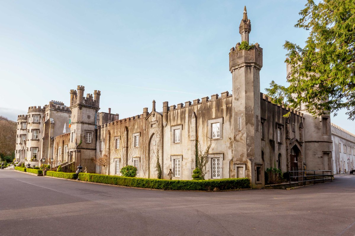 BallyseedeCastl's tweet photo. Fancy a night away from reality? Why not book a romantic getaway and stay in one of our grand castle bedrooms...such a treat! We also have family rooms if you want to bring the little ones! #CastleAccommodation #LuxuryBreak #DiscoverBallyseede https://t.co/lmG7XX3xth