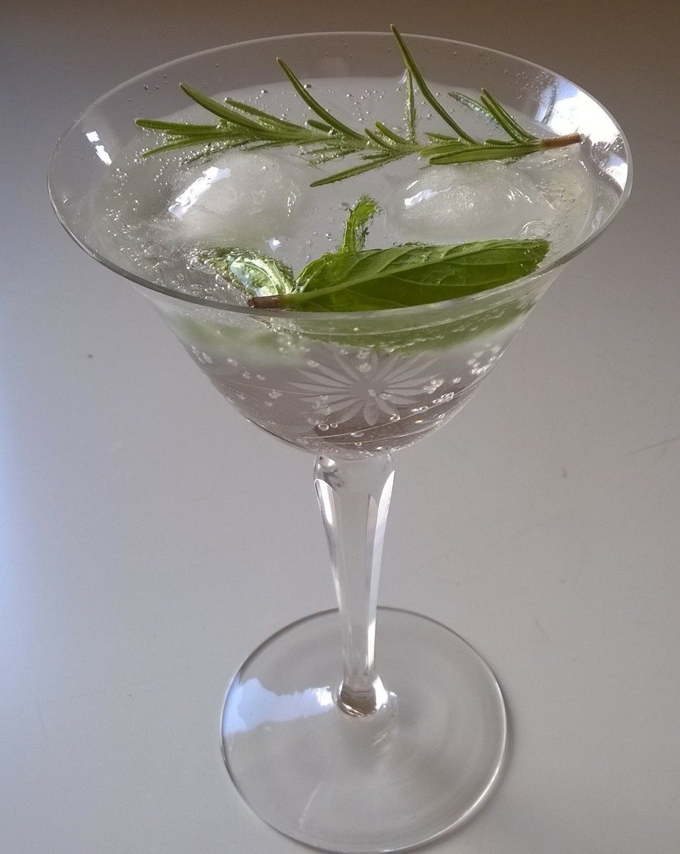 janjonesauthor's tweet photo. Yes it is just gone 5 o'clock. What of it? #thatsortofday https://t.co/1XQ7meC1s4