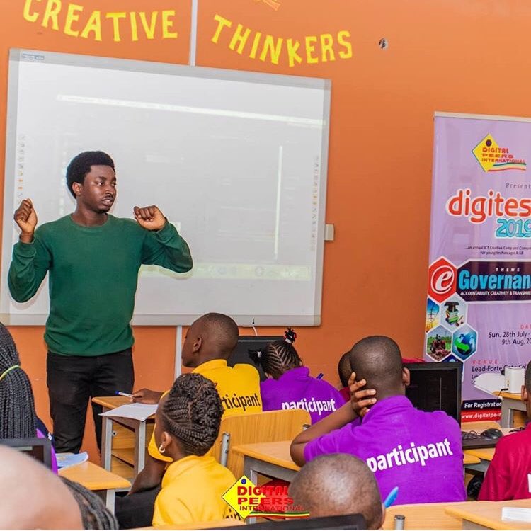 ReubenRane's tweet photo. If I did anything right at #digitest2019, I taught the kids how to do the Brad Pitt dance from Burn After Reading https://t.co/0hwGBfadci