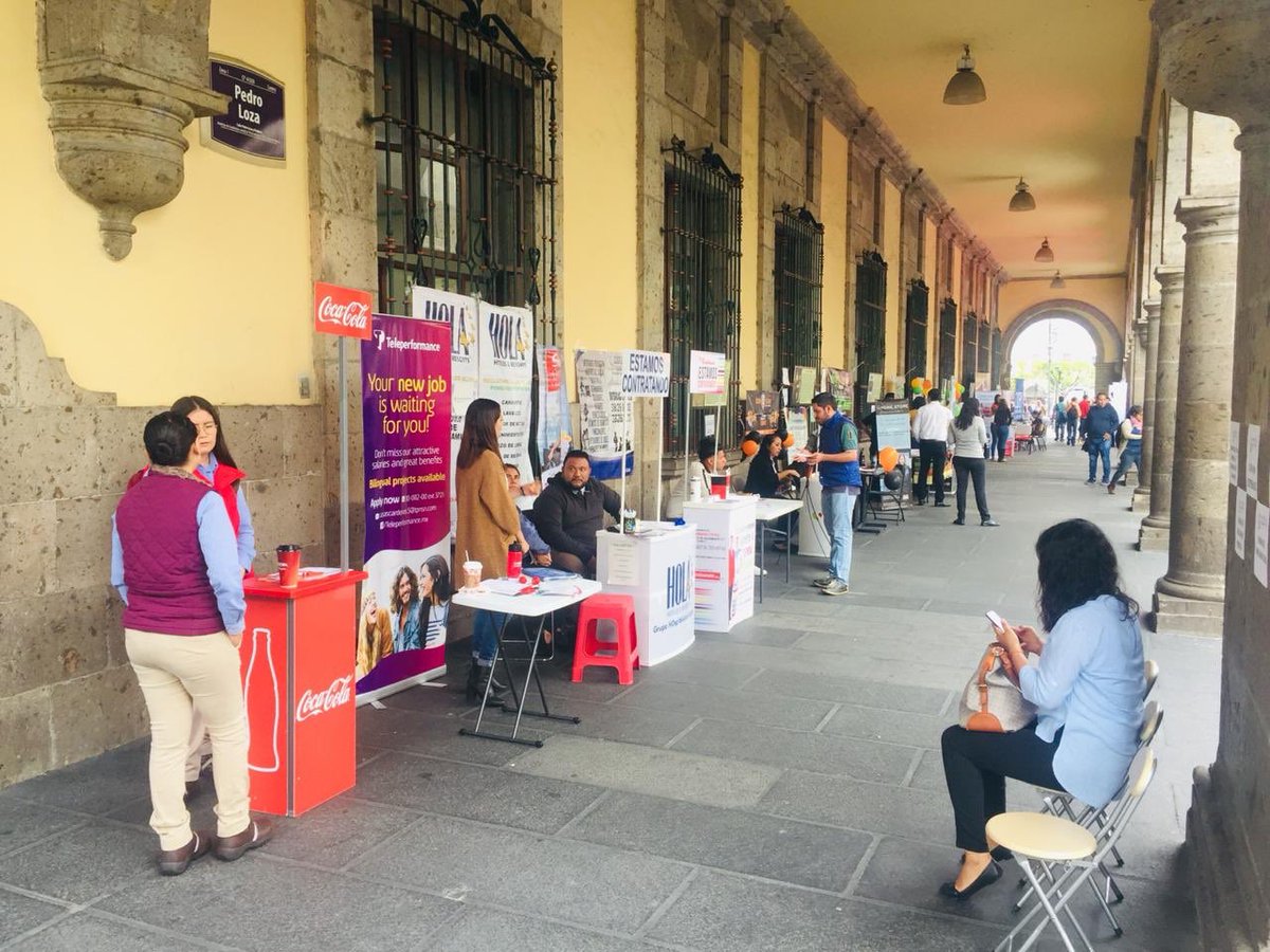 JuventudesGdl's tweet photo. Ya estamos listos en la #FeriadeOportunidades desde el andador Pedro Loza a un costado del Palacio Municipal. Encontrarás oferta laboral y educativa. Ven y encuentra un empleo a tu medida o una oportunidad laboral. 👷🏻‍♀️👨‍🍳👩‍🏫👨🏻‍💻
#IMAJGDL #JóvenesGdl #QuieroChamba #SeguirEstudiando https://t.co/5UeM8wx7TZ