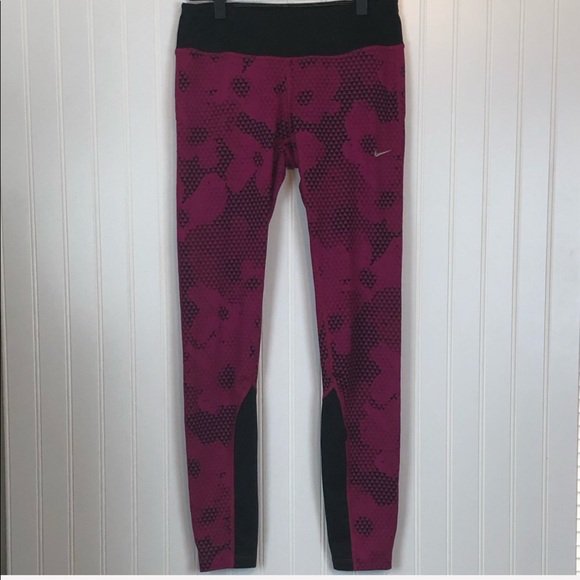 corinnersteele's tweet photo. So good I had to share! Check out all the items I'm loving on @Poshmarkapp #poshmark #fashion #style #shopmycloset #lularoe #nike #anthropologie: https://t.co/we4CnEqrwl https://t.co/jDOB92Arib
