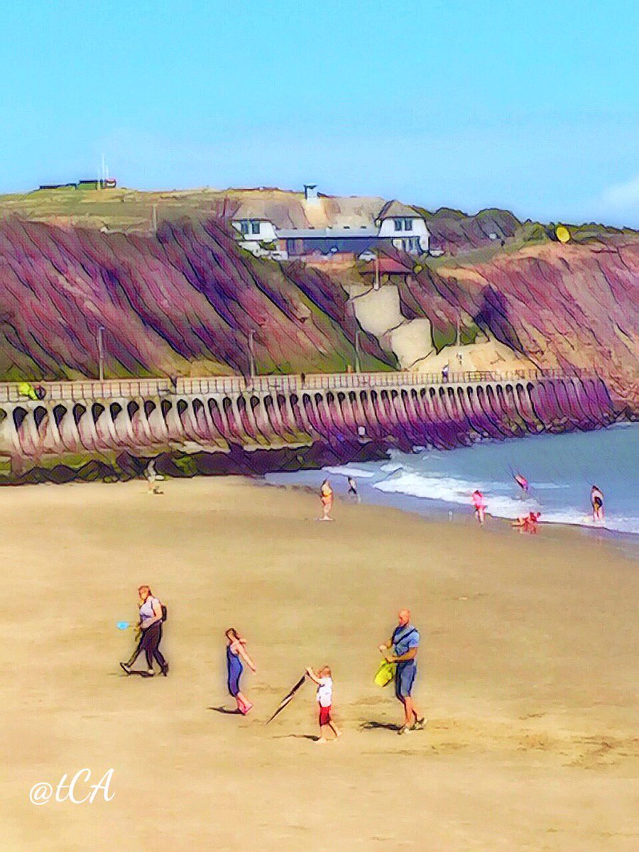 geoff62132300's tweet photo. For a truly magical day out go to the lovely beach at Folkestone @VisitKent @KentishGazette @VisitFolkestone a real treat for all the family and while your there check out the fab @creativequarter with its brilliant array of shops https://t.co/CriVsouORZ