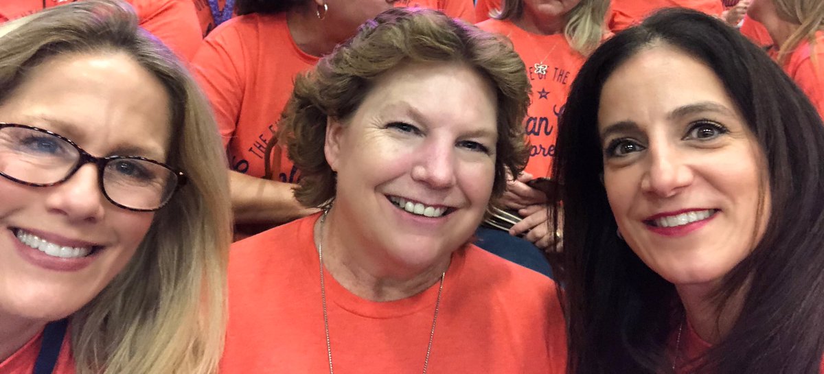 KimLivelyMoats's tweet photo. FBISD Convocation! Great energy! ⁦@SOES_Express⁩ ⁦@FortBendISD⁩ https://t.co/uEsKpImzg1