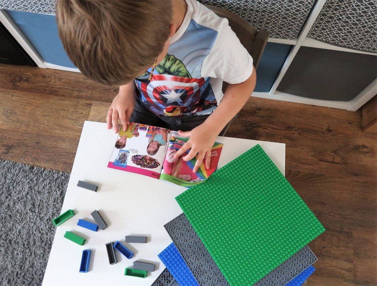 StrictlyBriksUK's tweet photo. The Strictly Briks Classic Trap and Gap is a set of stackers and base boards with ramps and trap doors. Moose immediately grabbed his toy cars. He wanted his Strictly Briks set to act as a garage/car park. https://t.co/BtVNLPWTf8 @mummyandmoose https://t.co/9aRX2xWuvZ