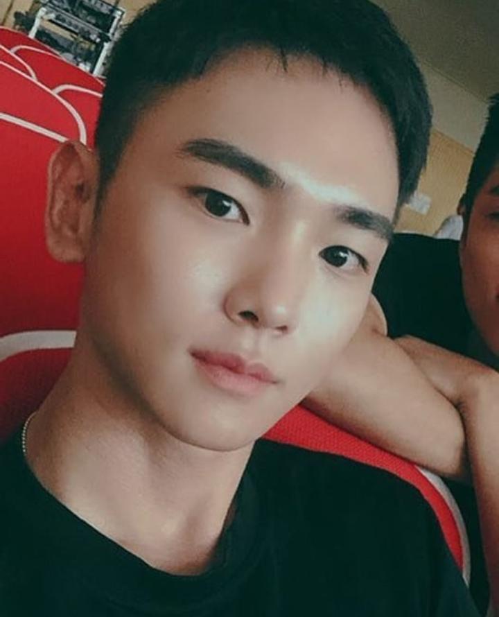 5HINeeGT's tweet photo. Hello there! 😍😍 aww pequeño Kibummie pasando el rato con Changsub 😂 estos dos parecen ser un terremoto😊
#WeLoveKey
#키 #KEY #샤이니 #SHINee
#bumkeyk #샤이니키
#기범아_잘다녀와
#대장freak_기다릴게
#김기범_내맘_foreveryours
#늘기범곁에_IWannaBe #BTOB
https://t.co/rPtlrIHgZc https://t.co/ySQcOSJ7Vn
