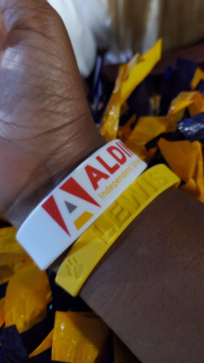 KendlGraham's tweet photo. A pencil!!! #WeAreAldine 👩🏿‍🏫 https://t.co/v9xNkKohxW
