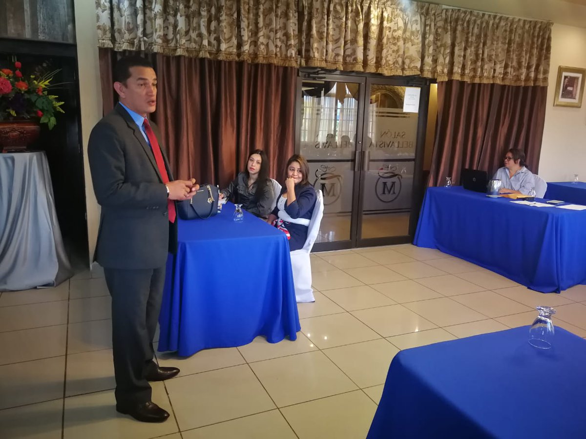 EscuelaHonduras's tweet photo. Con el apoyo de @Eurojusticia_hn financiado por la @UEenHonduras se desarrolla el #DiplomadoEspecializadoGestiónEficazDeLaSupervisiónGeneralDelPoderJudicial #ModuloV “Redacción de resoluciones”, impartido por Abog. Selvin Orlando López Castellanos a funcionarios del @PJdeHonduras https://t.co/aP3nqCMyV4