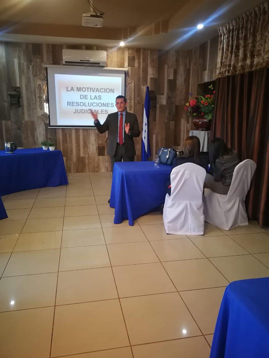 EscuelaHonduras's tweet photo. Con el apoyo de @Eurojusticia_hn financiado por la @UEenHonduras se desarrolla el #DiplomadoEspecializadoGestiónEficazDeLaSupervisiónGeneralDelPoderJudicial #ModuloV “Redacción de resoluciones”, impartido por Abog. Selvin Orlando López Castellanos a funcionarios del @PJdeHonduras https://t.co/aP3nqCMyV4