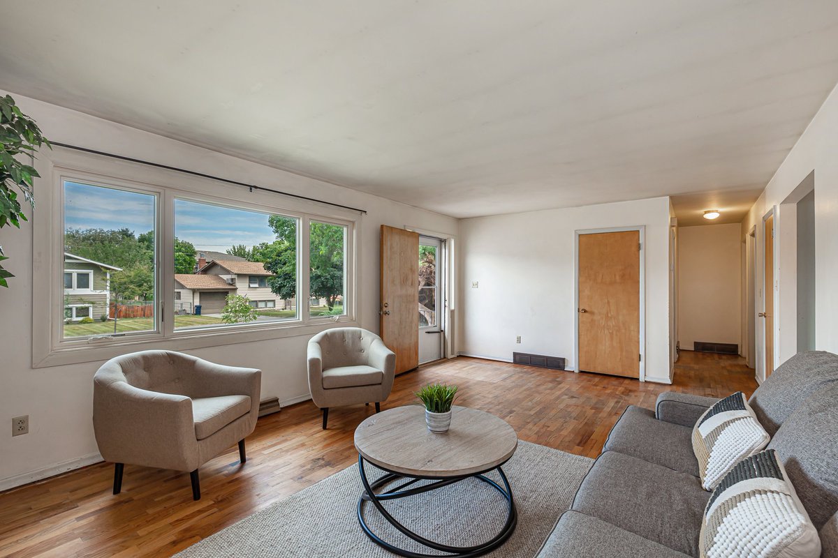 AspireRealtyMT's tweet photo. 🔥 Just Listed 🔥
Charming single family home that is centrally located in Bozeman on N. 9th. It has 4 bedrooms, 2 bathrooms, 1 car garage and a huge backyard!! $390,000

Contact The A-Team for more info!
406.570.0632
#justlisted https://t.co/wkllGiOnKR