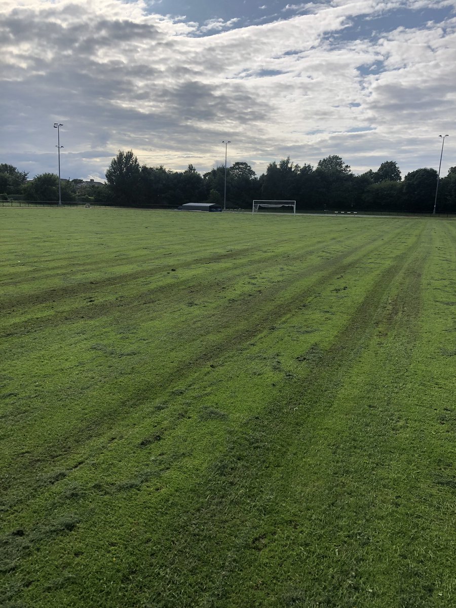 HutchisonVale's tweet photo. We’ve cut, watered, fed and lined the pitch the whole summer and 1 cut from you lot and this is the state you leave it in!!
How is this acceptable?
@Ed_Leisure https://t.co/CWyZk2B1B5