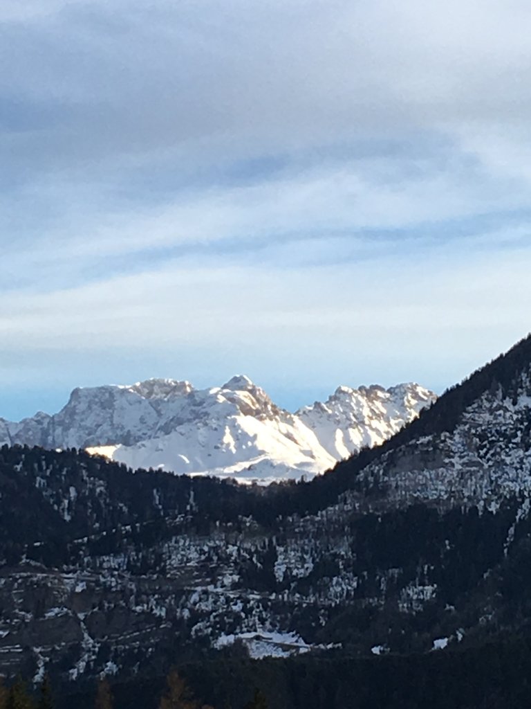 winternational1's tweet photo. From the Dolomites with love!

#ski #skiitaly #dolomites #skiing #snow #winteriscomingbeliveitornot #lovemountains #mountainviews #skyhigh #topoftheworld #skistyle #skifashion #holidays #luxurytravel #luxurychalet #designerskiwear #lookgoodontheslopes https://t.co/ToXv5Zk2wy