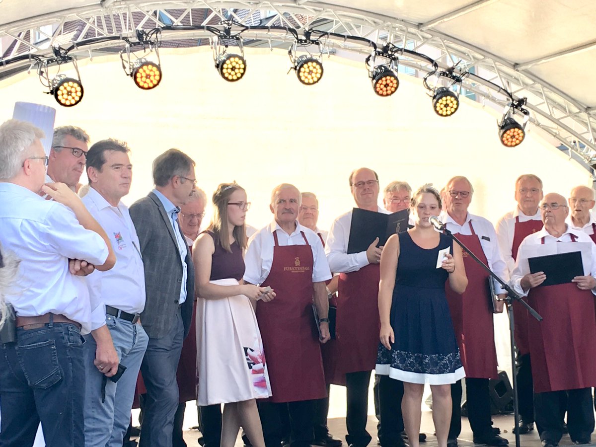 Die 40. Ludwigsburger Weinlaube 🍇ist eröffnet! 😃 Wir sind dabei #teamludwigsburg 🍷🍴😋Die CDU setzt sich für die Förderung von Weinanbaugebiete in #Steillagen ein! ⛰🍇 #weinlaube #ludwigsburg