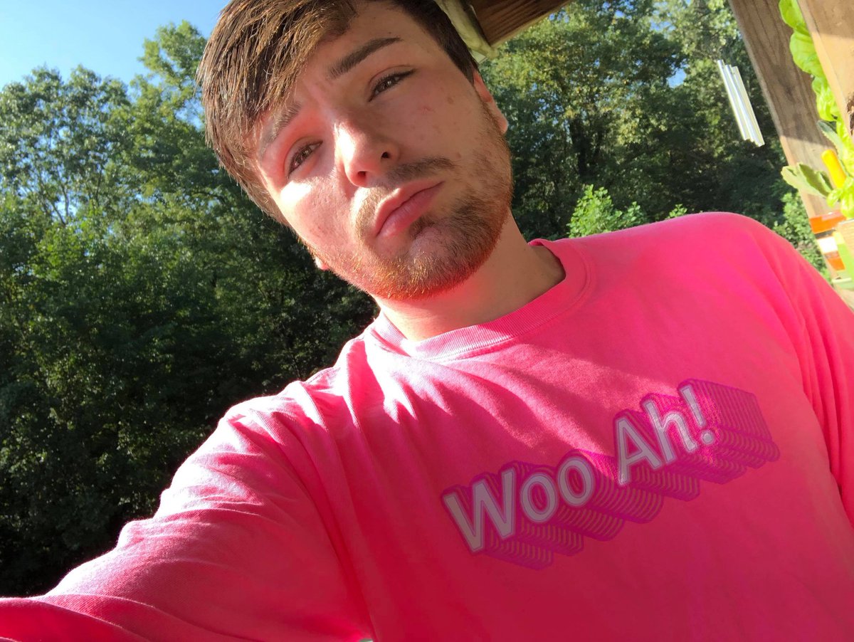 ZenyaStardust's tweet photo. This is my favorite shirt like evrr. Just sayin'.@kimpetras #wooah #kimpetras #buyhermerch #supportalegend https://t.co/FpiMW1N1Qb