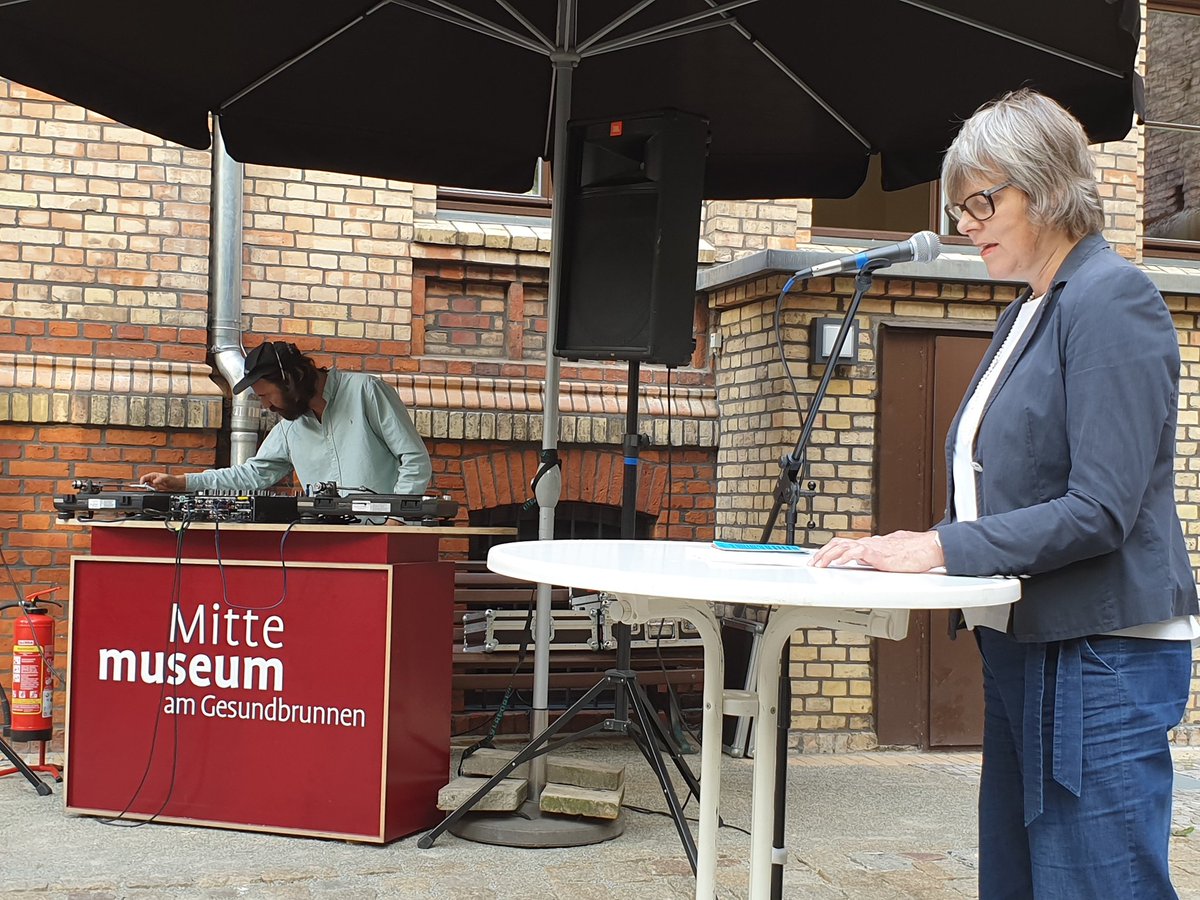 BA_Mitte_Berlin's tweet photo. @B_Gesundbrunnen Sigrid Schulze, die Leiterin vom #Mittemuseum dankte allen, die an der Gestaltung mitgewirkt haben. https://t.co/B9mPz76oEn