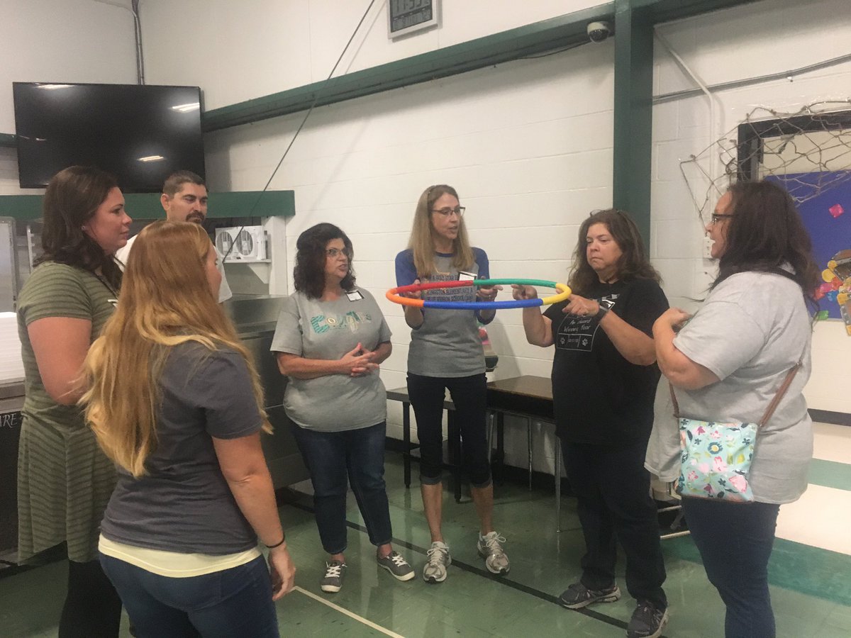marleneaking's tweet photo. Back to School Team Building #supportothers #kingstonk14pride 
@KingstonK14 https://t.co/d0i6wzvYEL