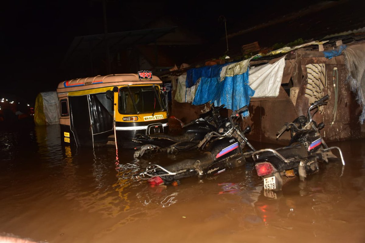 gursheen_sahni's tweet photo. #ऑपरेशन_कोल्हापूर #OperationKolhapur
"#कोल्हापूर जिल्ह्यातील 
#OperationKolhapur #HeavyRain #Flood #FloodRelief #maharashtrafloods https://t.co/HrD3ressNP