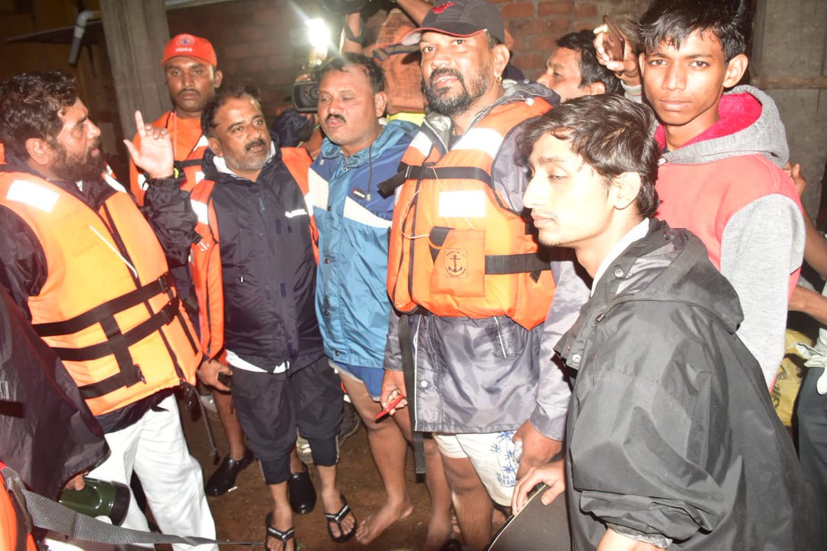 gursheen_sahni's tweet photo. #ऑपरेशन_कोल्हापूर #OperationKolhapur
"#कोल्हापूर जिल्ह्यातील 
#OperationKolhapur #HeavyRain #Flood #FloodRelief #maharashtrafloods https://t.co/HrD3ressNP