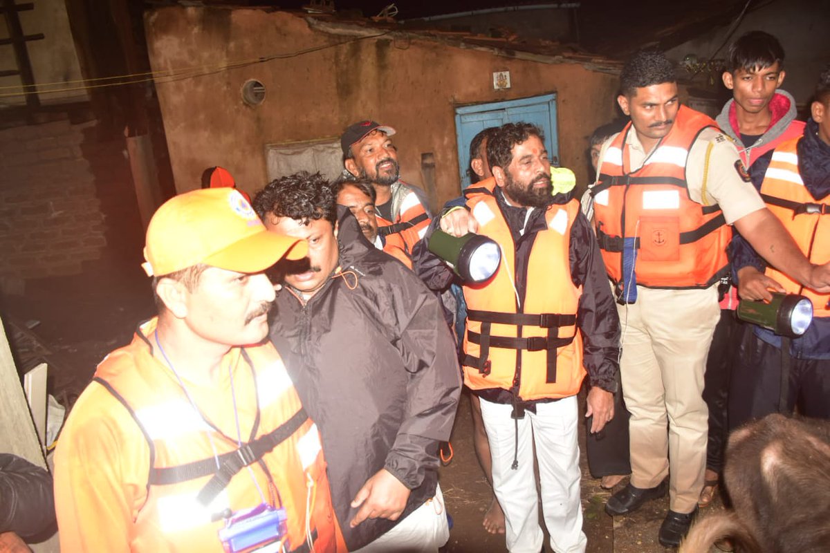 gursheen_sahni's tweet photo. #ऑपरेशन_कोल्हापूर #OperationKolhapur
"#कोल्हापूर जिल्ह्यातील 
#OperationKolhapur #HeavyRain #Flood #FloodRelief #maharashtrafloods https://t.co/HrD3ressNP