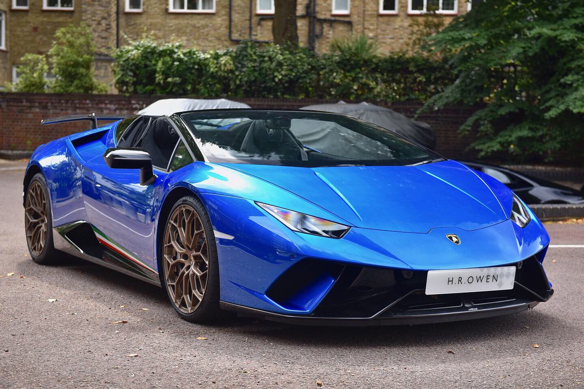 hrolamborghini's tweet photo. NEW STOCK ALERT 🚨Huracan Performante Spyder in Blu Wathys. Contact HR Owen Lamborghini for mor details 📞 #Lamborghini #Huracan #PerformanteSpyder #BluWathys #VividTechnology https://t.co/qAWtOYntVw