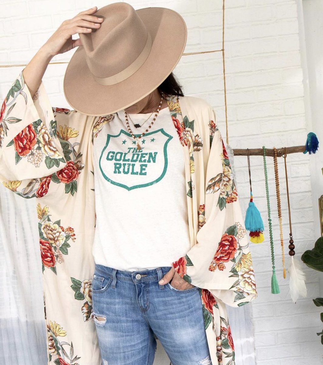 SuperLoveTees's tweet photo. I want people to love me, 
See me,
Be present with me.
That’s my job, to offer up what I want to receive. 
How do you want to be treated? Do that. ✨💛🌎 

~ THE GOLDEN RULE: https://t.co/Bd1LbzyO6E
#organic #hemp https://t.co/59NQlwsP1o